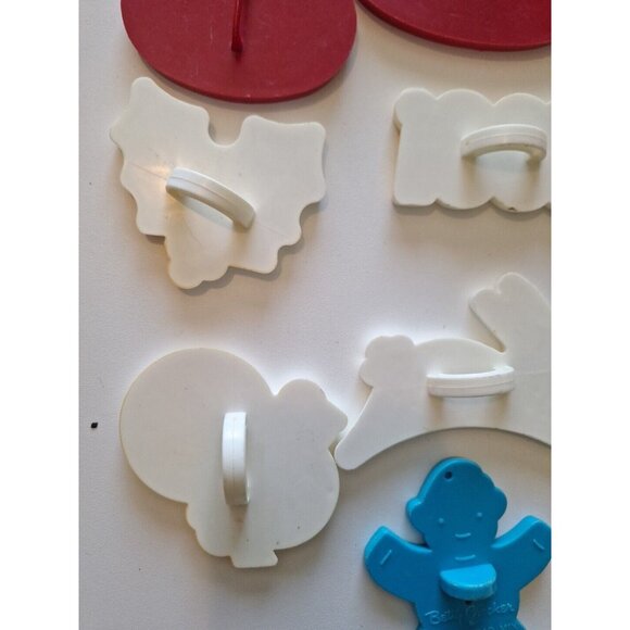 Holiday Cookie Cutter 23 Lot Christmas Halloween Easter Vintage Tupperware - Picture 12 of 12